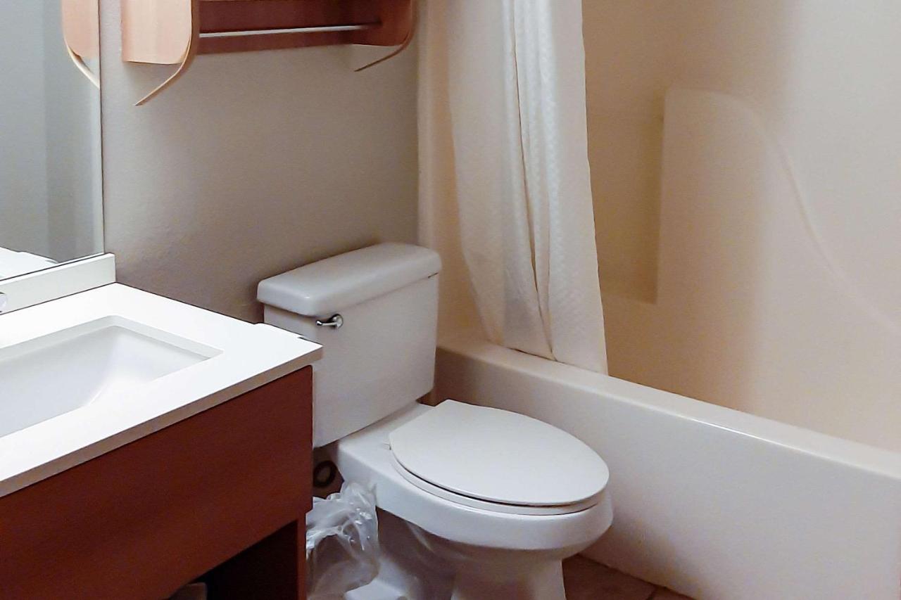 Starkville Inn & Suites Eksteriør billede